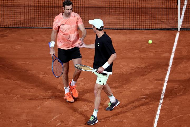 Marcel Granollers y Horacio Zeballos levantan el trofeo de dobles masculinos en Roland Garros 2025 ademas